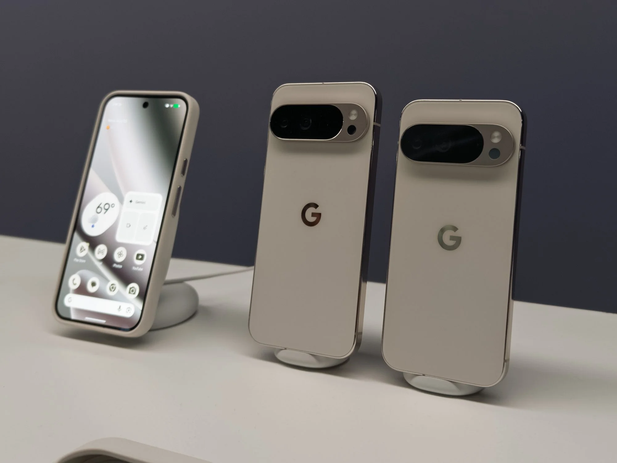 Google Pixel 10 Pro XL vs Pixel 10 Pro